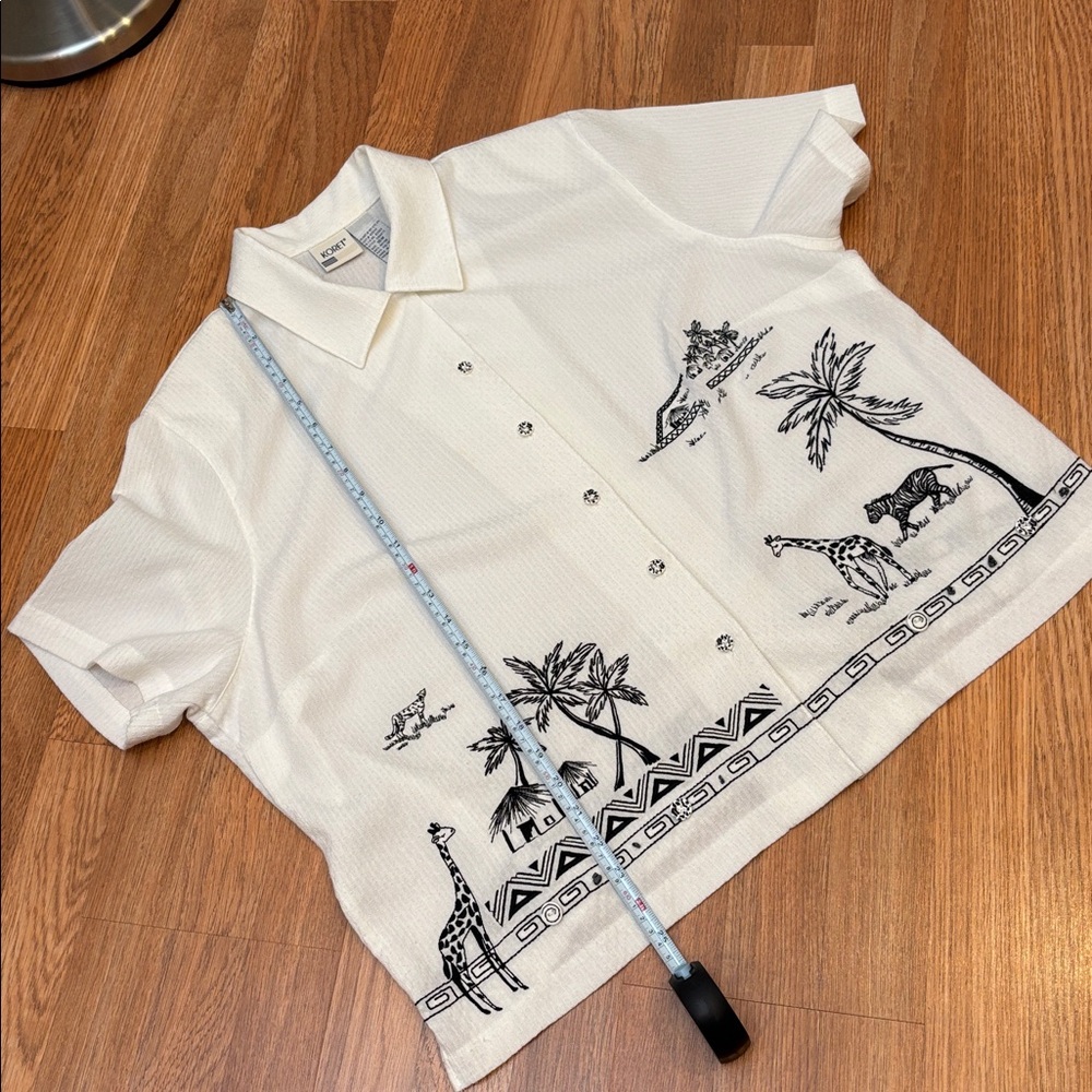 Vintage 1990’s Koret white and black tropical animal button-up top. Size 16W. - Picture 15 of 17